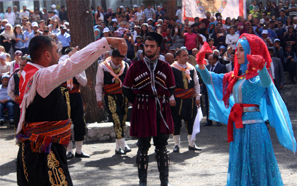 Ardahan'da bal festivali coşkusu