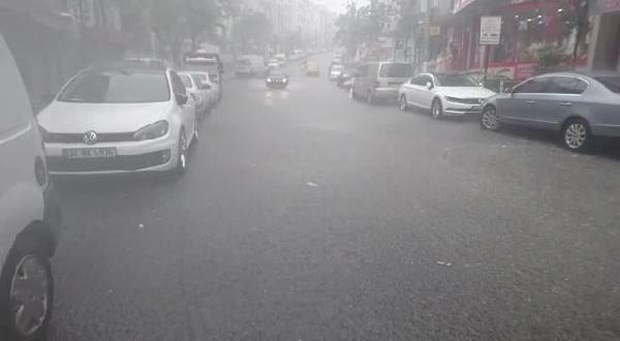 İstanbul'daki kuvvetli yağıştan ilk fotoğraflar