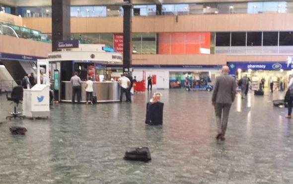 Londra'da metro istasyonunda terör alarmı