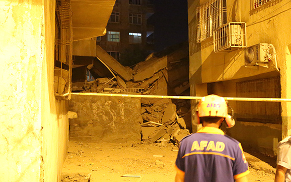 Diyarbakır'da boşaltılan bina çöktü!