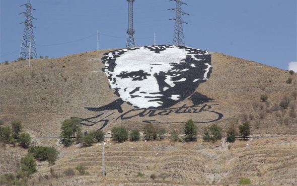 Uzaydan görülen dev Atatürk posteri yenilendi