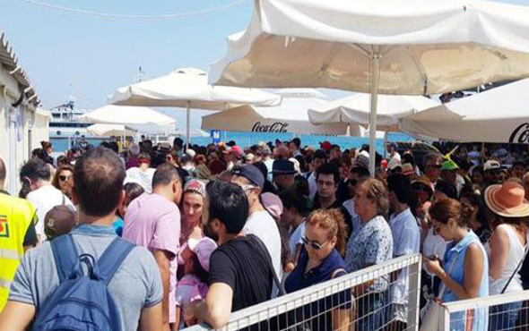 Tatilleri zehir oldu! Türk turistler saatlerce bekledi