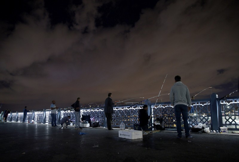 İstanbul Boğazı gece vakti bulutlarla bir başka güzel