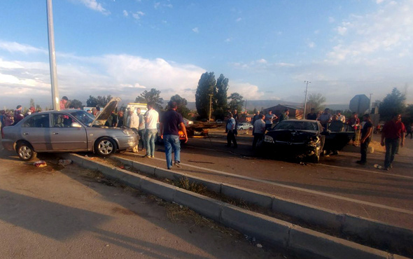  Konya'da iki otomobil çarpıştı: 8 yaralı