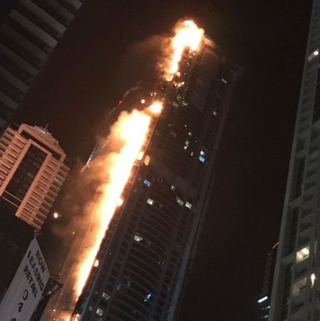 Dubai gökdelen yanıyor olay yerinden ilk görüntüler