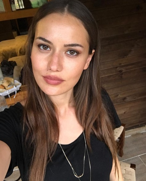 Fahriye Evcen'in çalıntı olayları sosyal medya bunla sallanıyor!