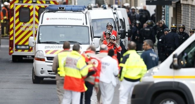 Paris'te saldırı olay yerinden ilk görüntüler