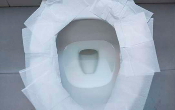 Klozete tuvalet kağıdı serip oturuyorsanız dikkat