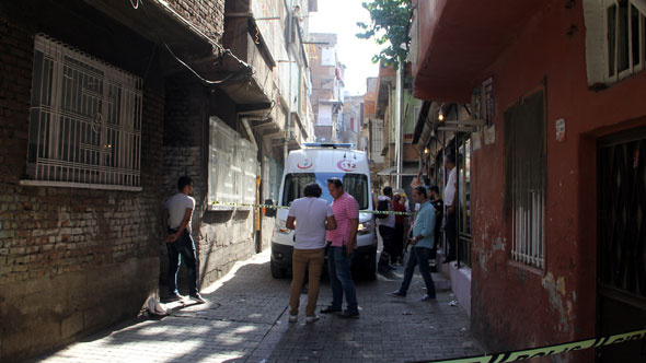 Diyarbakır'da evde patlama bir kadın yaralı