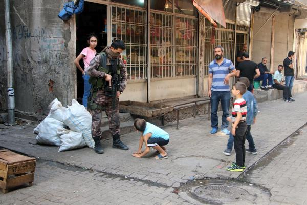 Diyarbakır'da patlama olay yerinden ilk görüntüler
