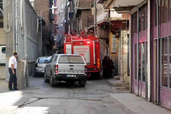 Diyarbakır'da patlama olay yerinden ilk görüntüler