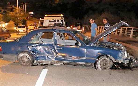 Kaza yapan üniversiteli hasarlı aracı görünce