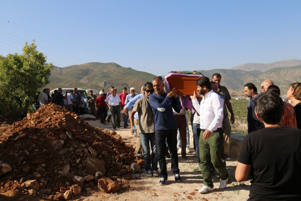 Aysel Tuğluk'un annesinin cenazesi Tunceli'de defnedildi