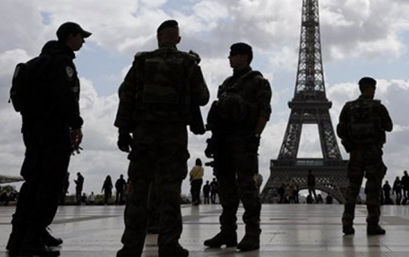 Avrupa'da ne oluyor Londra'dan sonra Paris'te askere saldırı