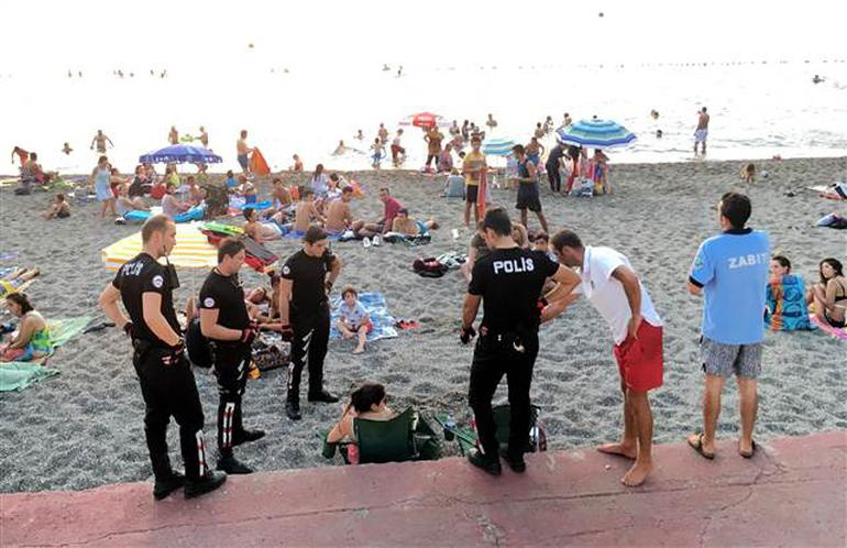 Plajda iki kadın içki içmişti! Olay fotoğraf için Vali'den açıklama