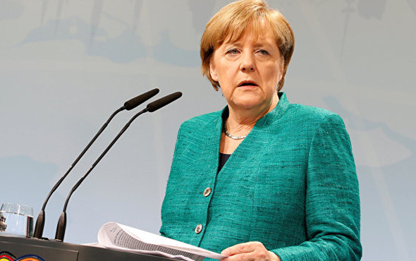 Merkel: Türkiye konusunu kamuoyu önünde tartışmamalıyız