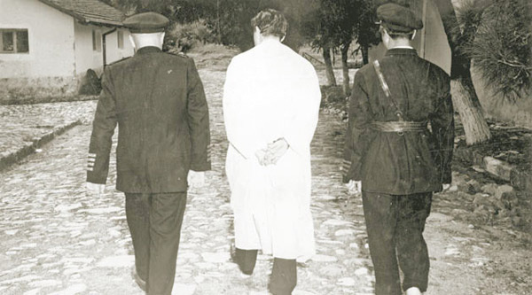 Adnan Menderes'in idam edildiği gün kapısına bırakılan not