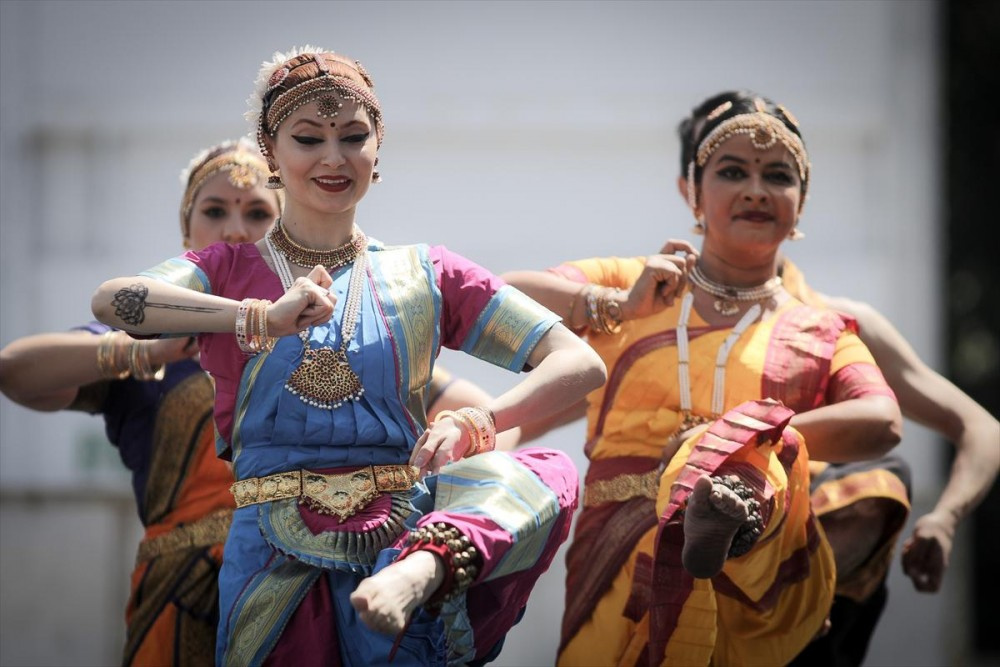 Renklerin festivali Holi Brezilya'ya taşındı