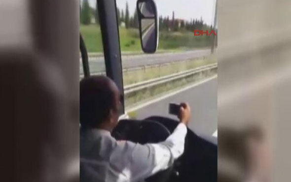 Yolcu otobüsü şoförü hem sigara içti hem selfie çekti