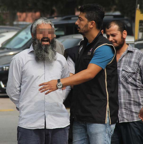 Her terörist için cebini doldurdu! Sırıta sırıta gitti