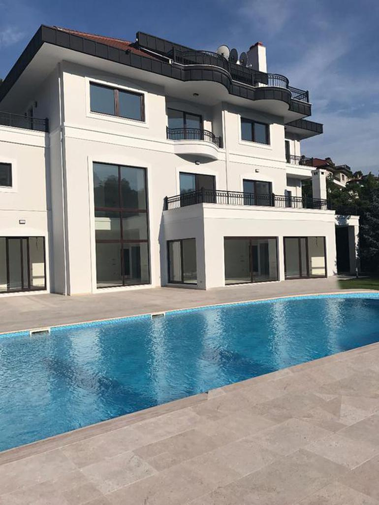 Kerimcan, Demet Akalın'ın 18 milyona aldığı villasını fotoğrafladı