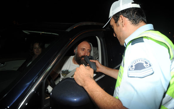 Halit Ergenç ve Beren Saat polis çevirmesine yakalandı