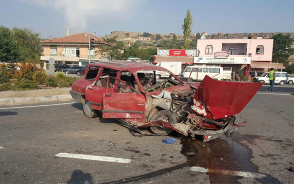 Kayseri'de otomobille kamyon çarpıştı: 1 ölü, 2 yaralı