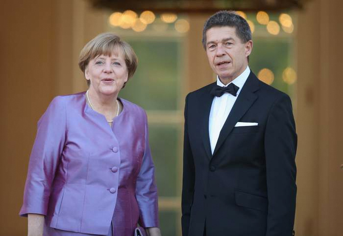 Angela Merkel'in eşine bakın meğer ilk kocasının...