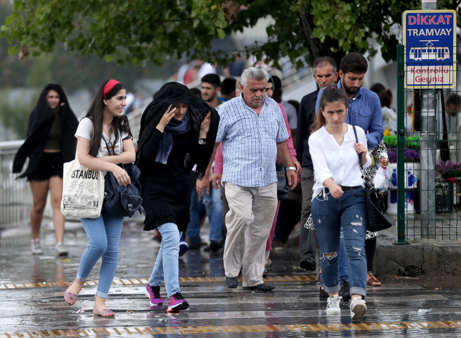 İstanbul için yeni sağanak uyarısı hafta sonu hava nasıl olacak?