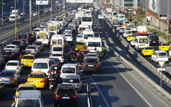 İstanbul'un trafik çilesi başladı