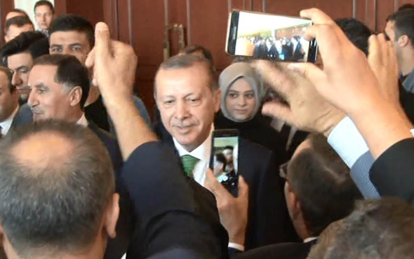 "Reis selfi çektirmek istiyorum" dedi Erdoğan bu ricayı kırmadı
