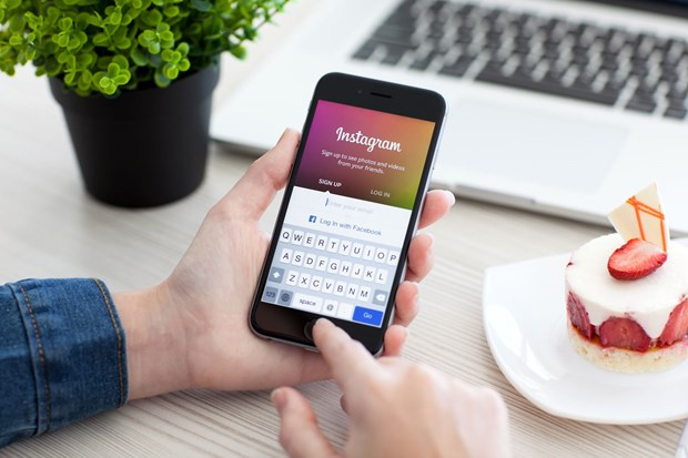 Instagram'a 'seni takip ediyor' butonu