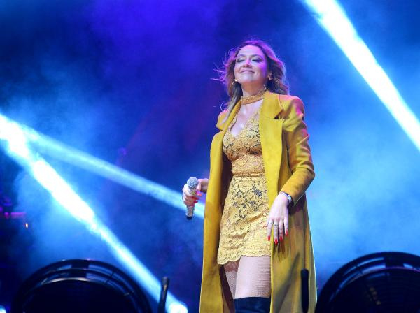 Hadise konserinde 'yok artık' dedirten görüntü