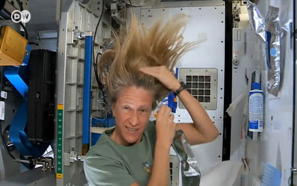 Uzayda saç nasıl yıkanır? Bunu görmeniz lazım