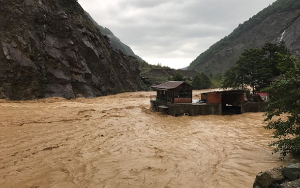 Rize'de sel felaketi! Dereler taştı ölü ve yaralılar var