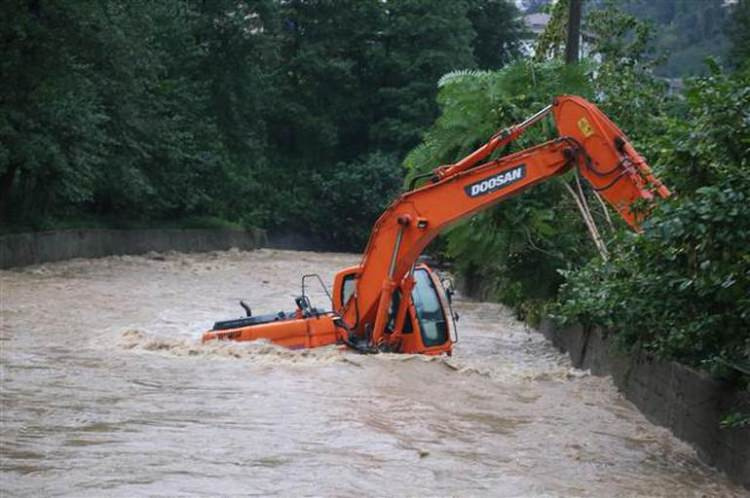 Rize'de sel felaketi! Dereler taştı ölü ve yaralılar var