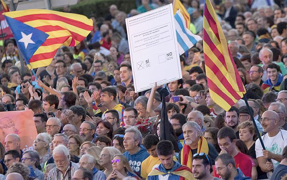 Katalonya referandumunda gerilim okullarda sabahladılar