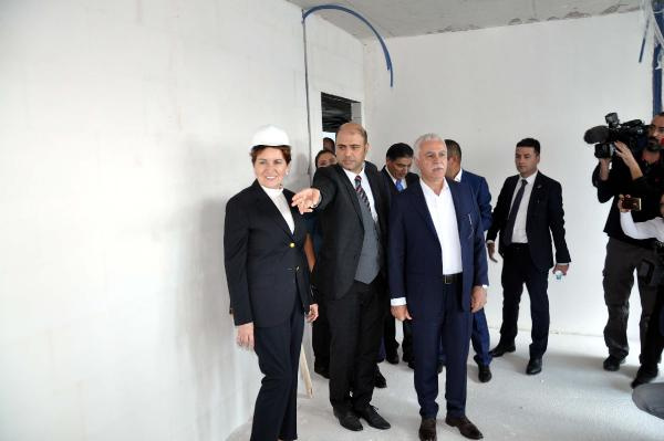 İnşaat işçisi 'bozkurt' işareti yaptı Akşener bombayı patlattı