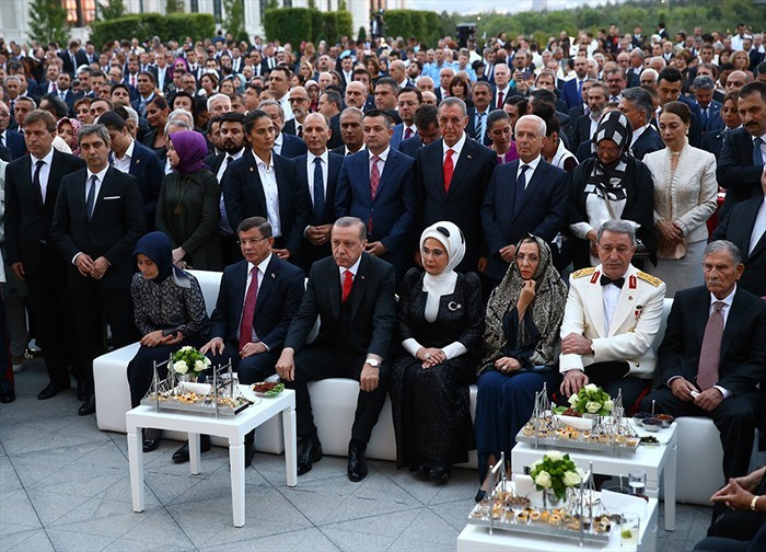 Hulusi Akar başörtü eleştirilerine ilk kez yanıt verdi!