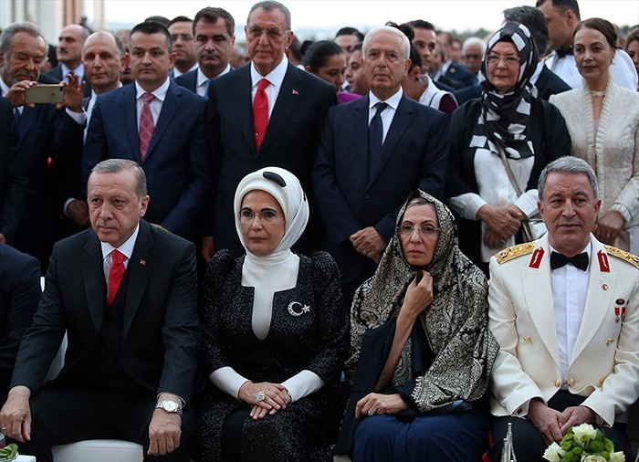 Hulusi Akar başörtü eleştirilerine ilk kez yanıt verdi!