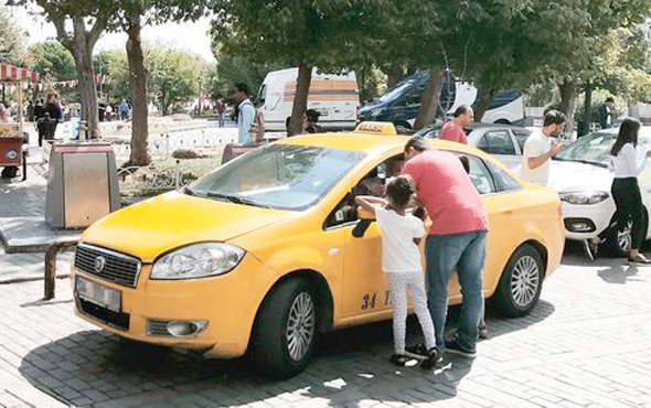 İstanbul'da taksicilerden çıldırtan bir hareket daha
