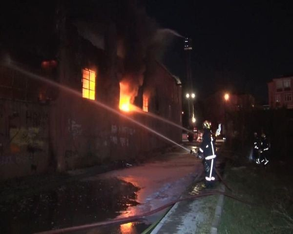 Arnavutköy'de bir fabrikada yangın çıktı!
