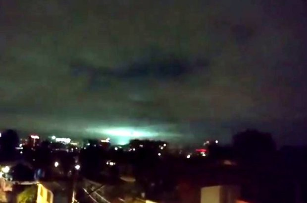 Meksika depreminde gökyüzünde beliren gizemli ışıkların sırrı ne?