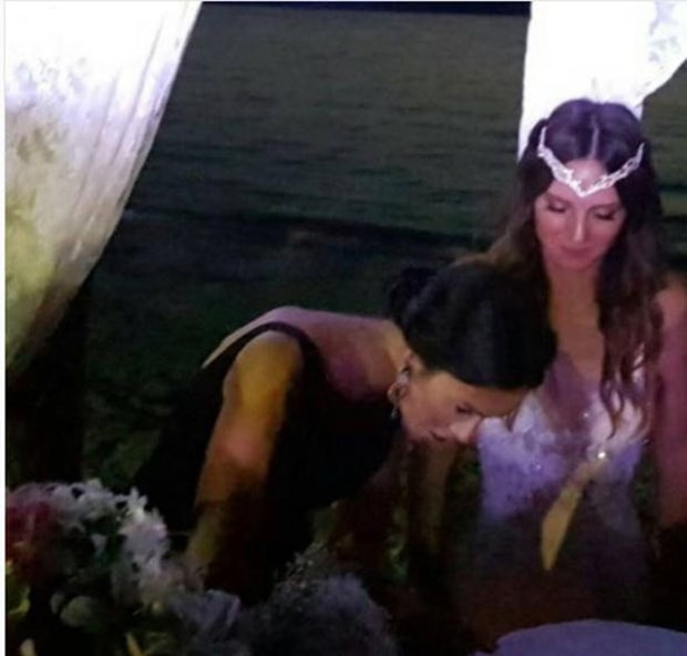 Ünlü oyuncu Nilay Deniz kır düğünüyle muradına erdi