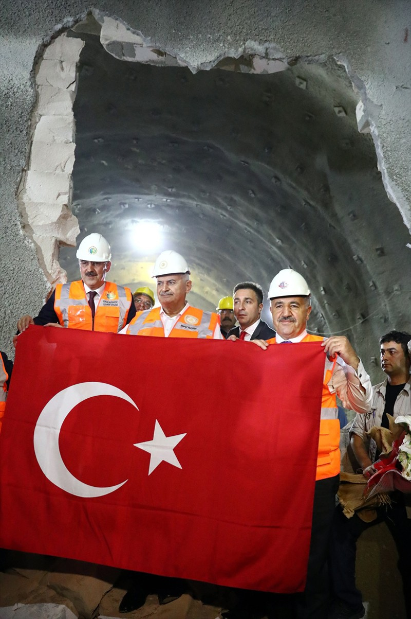 Binali Yıldırım Sabuncubeli Tüneli'ni açtı İzmir Manisa 15 dakika