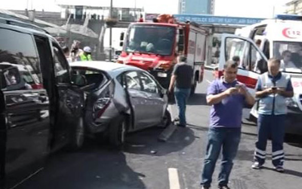 İstanbul trafiğini felç eden kaza! Yaralılar yola saçıldı