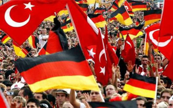 Çavuşoğlu'ndan flaş açıklama: 'Almanya bir adım atarsa...'