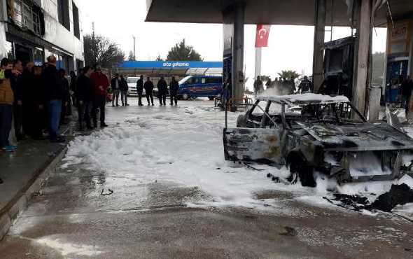 Akaryakıt istasyonuna yıldırım düştü!