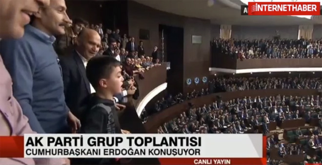 Erdoğan konuşurken küçük çocuk Tayyip amca diye seslenince...