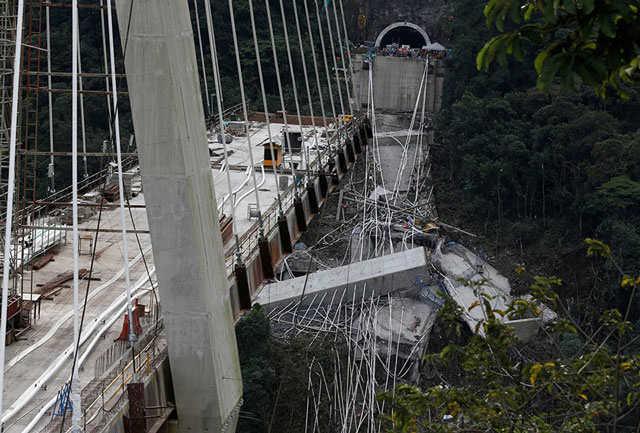 Kolombiya'da dev köprü koptu! Çok sayıda ölü var
